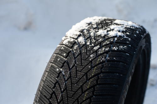 фото протектора и шины WINTERHAWKE I Шина ZMAX WINTERHAWKE I 245/45 R18 100H